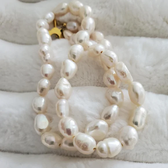 Elegant Cream Pearl Necklace 16 Inches Length - Picture 6 of 6